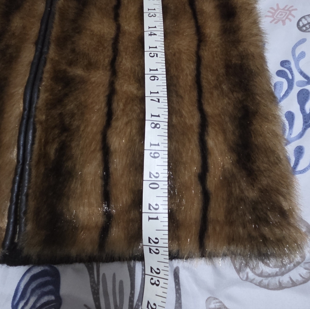 i Doll Brown Faux Fur Vest with Black Trim Sz Large - Picture 10 of 10